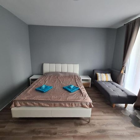 Appartamento Garsoniera Zebra Braşov Esterno foto